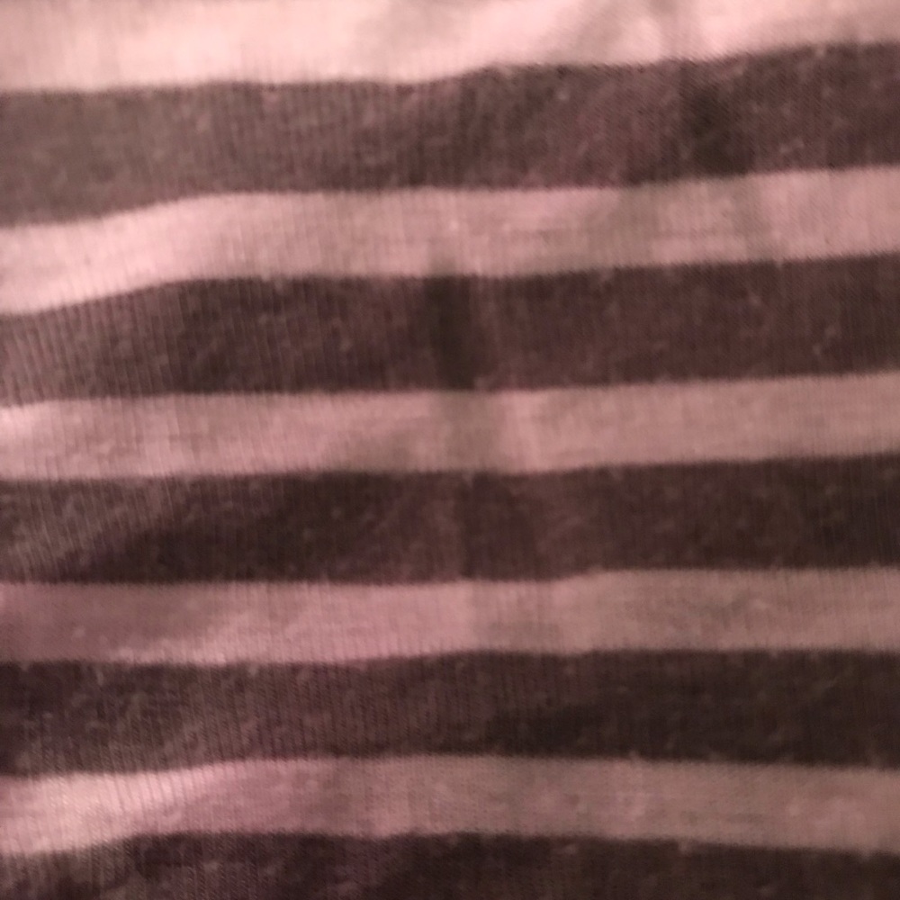 F21 Gray and White Stripped Tee 🍭 - Picture 4 of 4